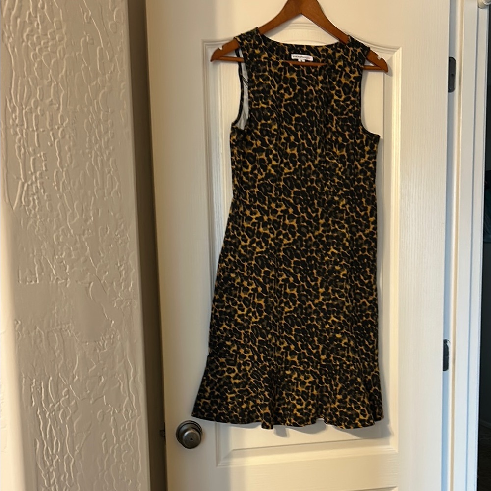 Isaac Mizrahi Gold and Black Sleeveless Sheath Dress